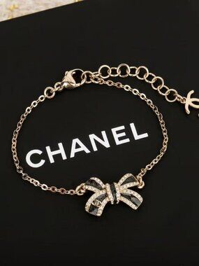 💡💡Chanel Diamond-Embellished Bow Bracelet🥑